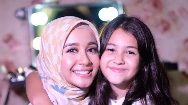 6 Transformasi Laudya Cynthia Bella dan Sandrinna Michelle, Bak Ibu Kandung