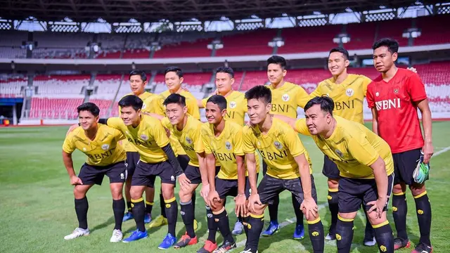 Syabda Perkasa Belawa Main Sepak Bola