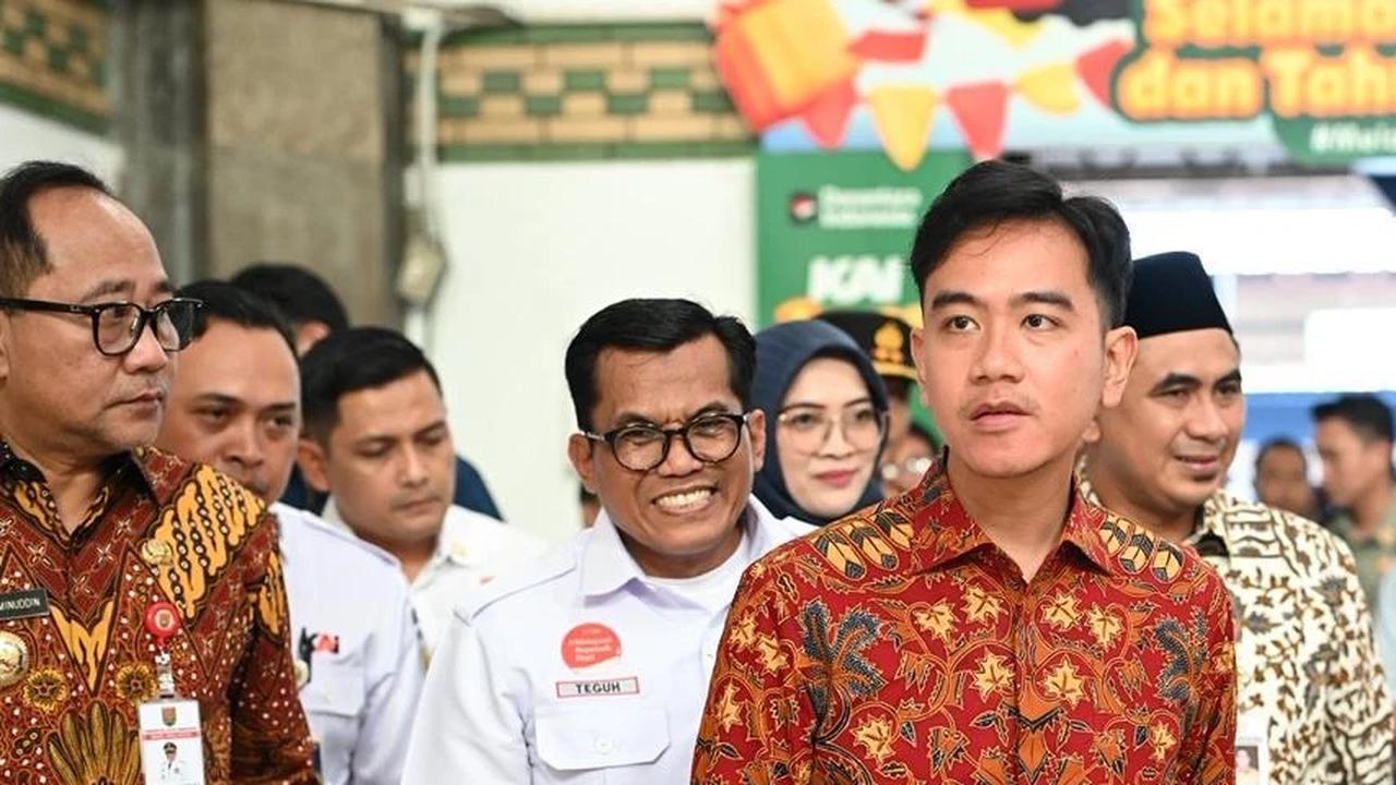 Gibran di Stasiun Tawang