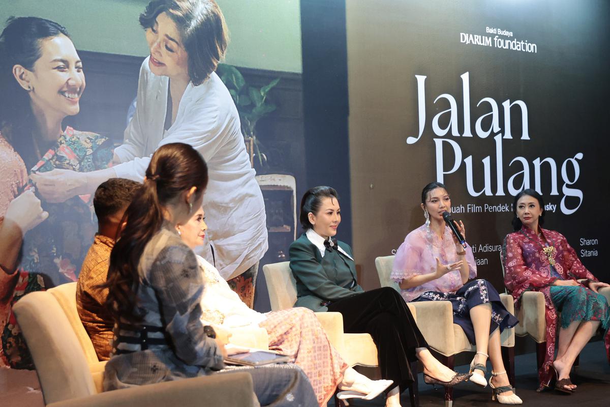 Jalan Pulang Menghidupkan Kisah di Balik Kebaya
