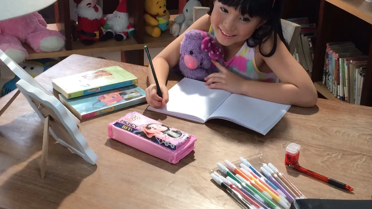 Hey Teman, Cara Ellyn Clarissa Sapa Pentas Musik