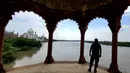 Seorang juru bicara dari Survei Arkeologi India, yang mengelola Taj Mahal, mengatakan bahwa peningkatan ketinggian air tidak menimbulkan ancaman bagi monumen ikonik ini. (AP Photo/Aryan Kaushik)