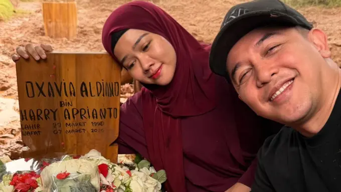 Yura Yunita salah satu artis dan sahabat Vidi Aldiano yang hadir di pemakaman. [@yurayunita]