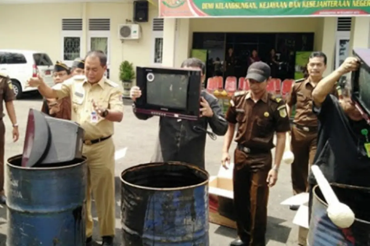 Bisa Rakit TV, Karya Pria Lulusan SD Ini Malah Dibakar Kejaksaan