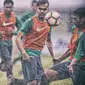 Ilustrasi Timnas Indonesia U-22 (Bola.com/FOTO: Vitalis Yogi /GRAFIS: Adreanus Titus)