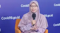 Tim Pakar Satgas Penanganan Dewi Nur Aisyah menjelaskan lebih dari 50 persen Kabupaten/Kota di Indonesia berada di bawah rata-rata kasus aktif dan kematian tingkat dunia saat konferensi pers di Media Center Satgas Nasional, Jakarta, Rabu (12/8/2020). (Dok Tim Komunikasi Publik Satgas Nasional)