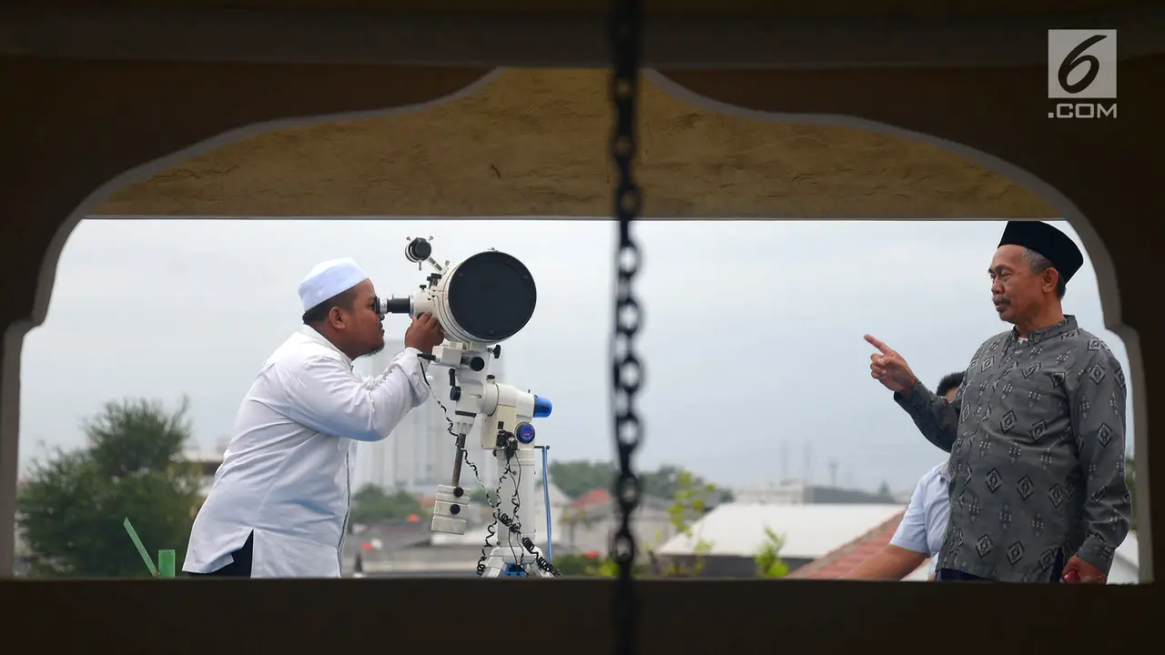 Meneropong Posisi Hilal dari Ponpes Al Hidayah Jakarta