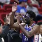 SelebrasiJoel Embiid (biru) saat Sixers melawan Heat pada gim ketiga play-off NBA (AP)