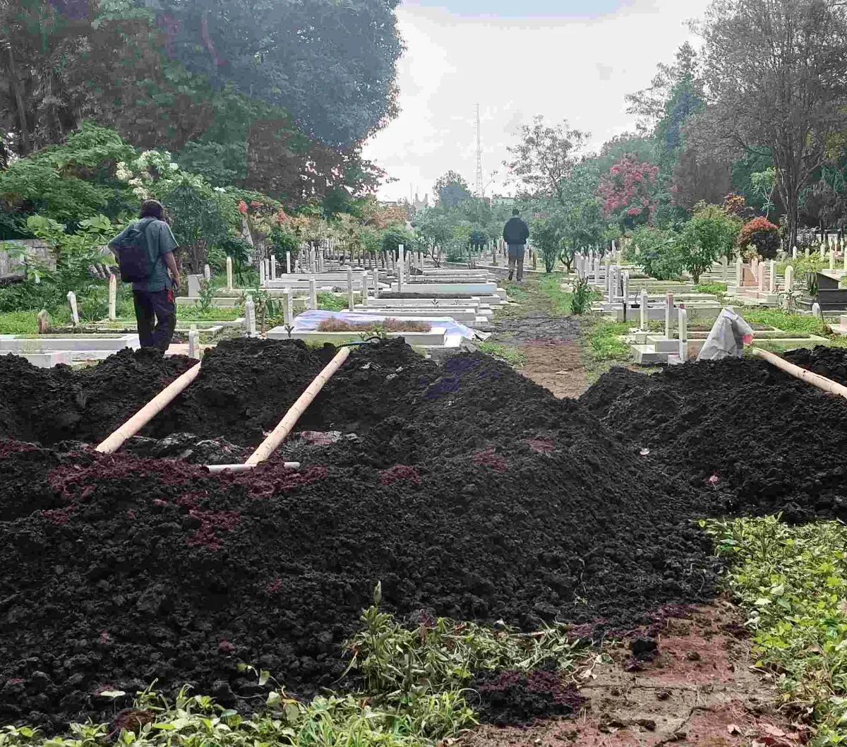 Tiga lubang pemakaman telah disiapkan di Taman Makam Pahlawan (TMP) Kota Malang untuk para korban kecelakaan pesawat Super Tucano.&nbsp;