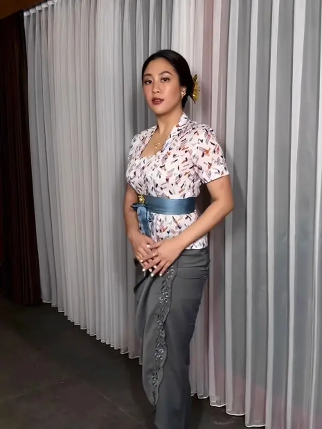 Potret Sherina Munaf saat Ikut Upacara Sakral di Bali