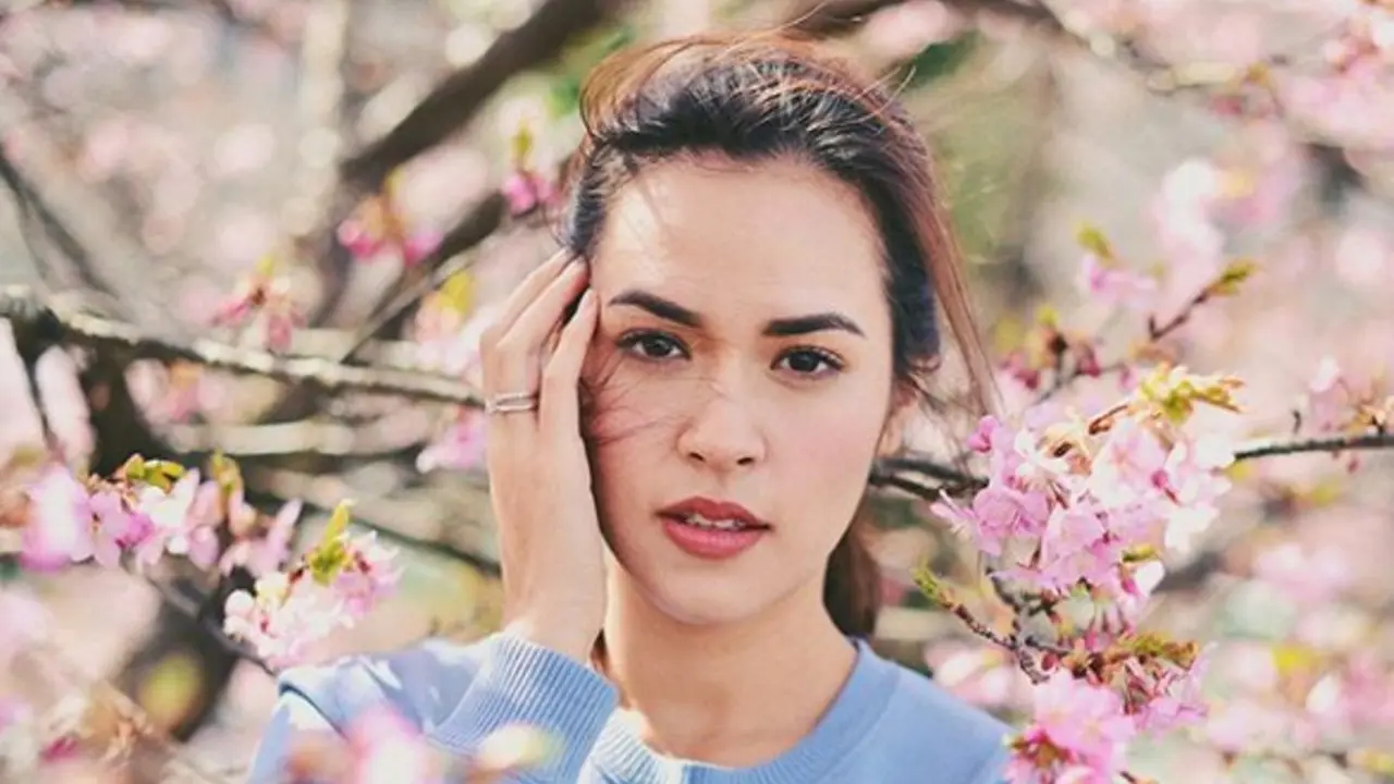 Seperti Raisa Adriana, Ini Makeup yang Bikin Suami Nggak Berenti Memandang Wajahmu