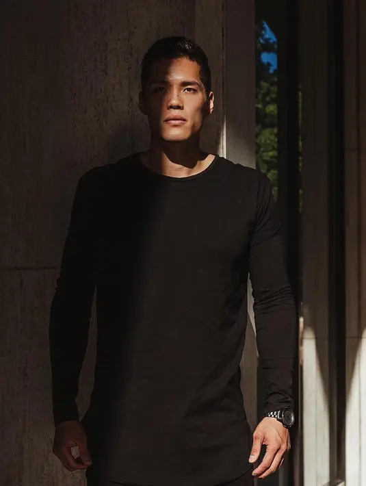 Dilansir dari HollywoodLife, Tim Chung pun sempat tak ingin menjawab prihal kabar burung tersebut. (instagram/timmm.c)