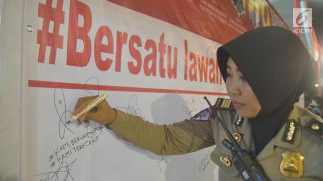 Warga Semarang Gelar Aksi Kecam Bom Surabaya