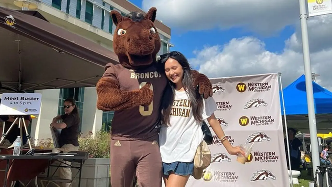 8 Potret Beby Tsabina Kuliah di Western Michigan University, Pamer Suasana Kampus