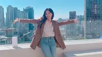 Melihat inspirasi outfit ngantor Kim Ji Won (@geewoni)