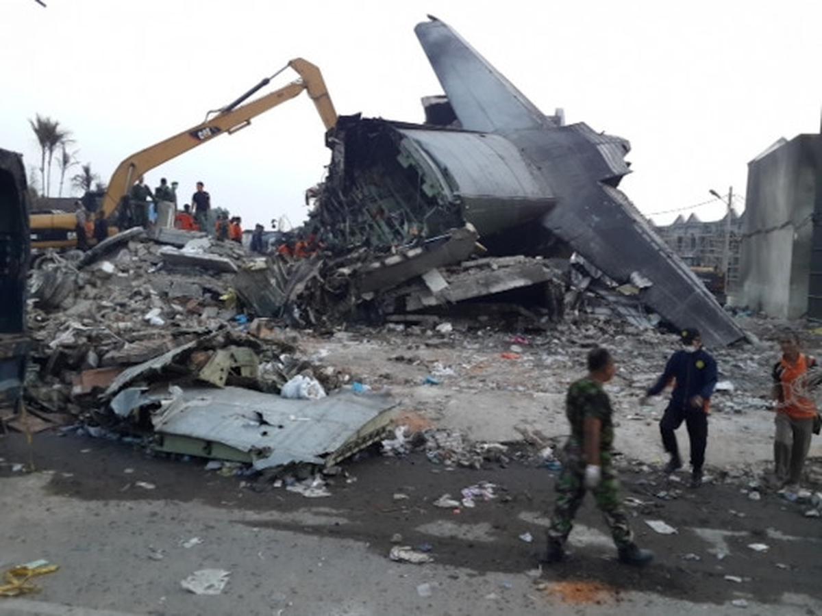 Puing Hercules mulai dibersihkan