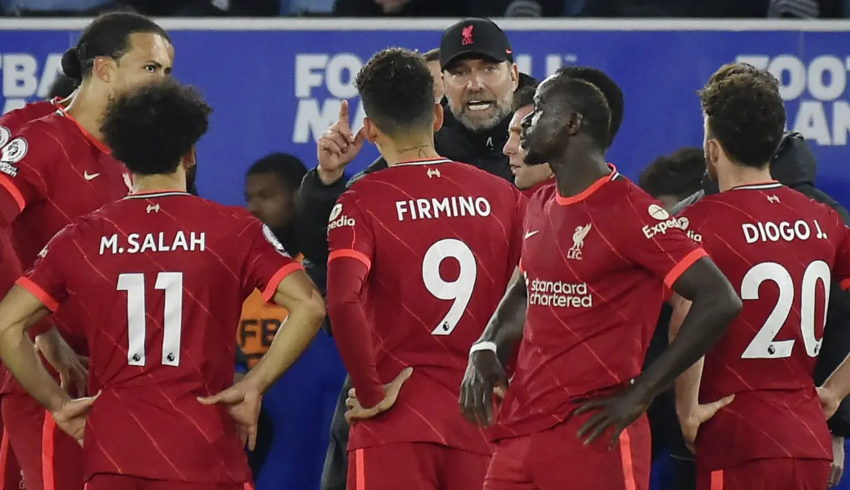 Aksi bertahan Leicester City membuat anak asuh Jurgen Klopp kewalahaan dan tak mampu mencetak gol penyama kedudukan sampai peluit panjang dibunyikan. (AP/Rui Vieira)