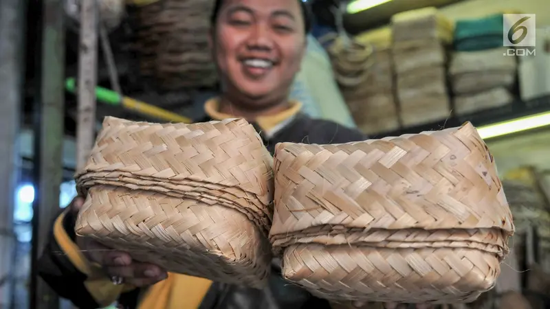 Pasar Jaya Sediakan Besek Bambu untuk Daging Kurban