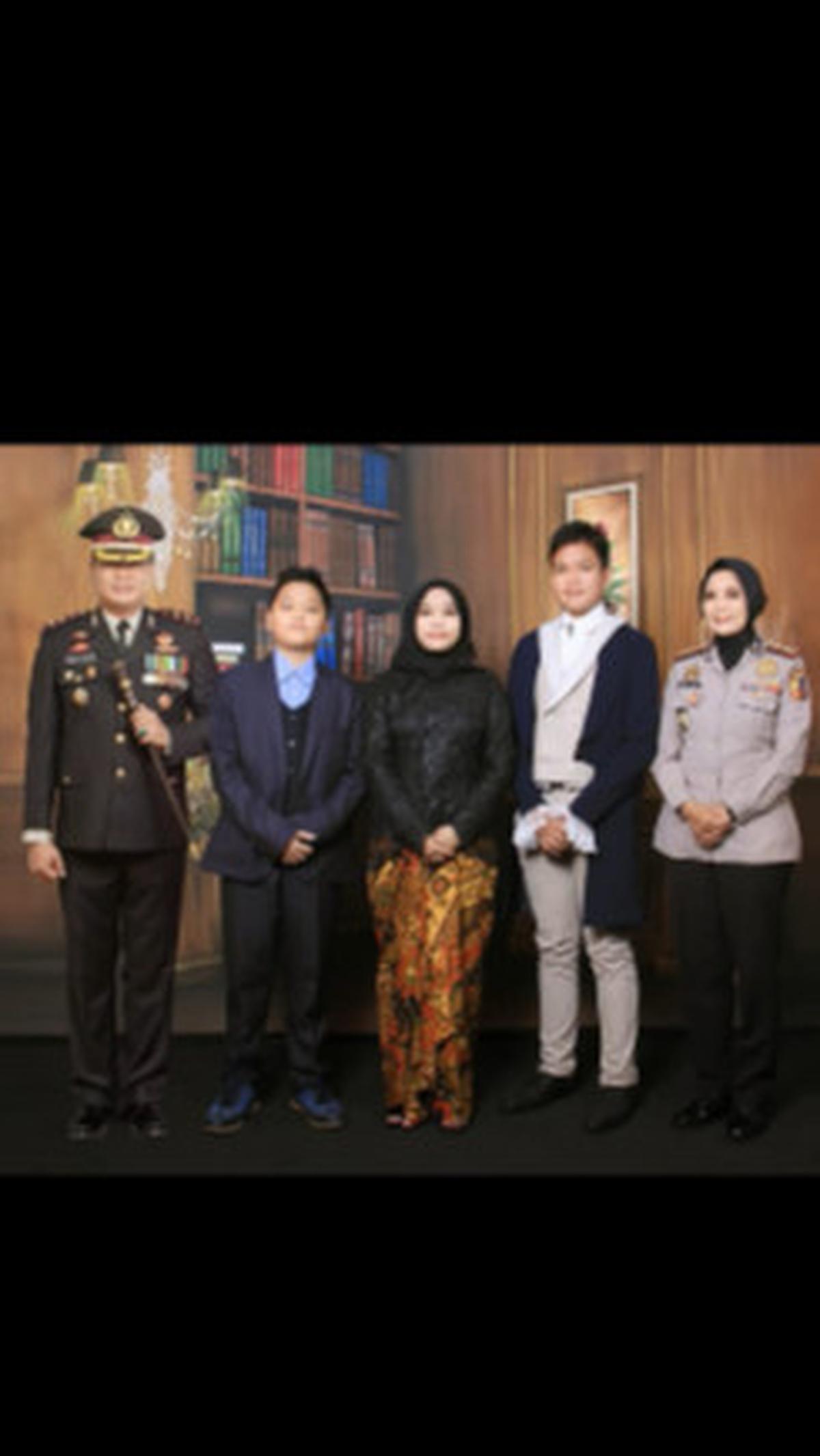 "Bahagia bersama kalian," ujar Dilia dalam keterangan video bersama keluarga tercinta. <br>