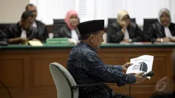 Fuad Amin Imron saat menjalani sidang lanjutan kasus dugaan suap pasokan gas alam untuk pembangkit listrik di Gresik, Pengadilan Tipikor, Jakarta, Kamis (22/5/2015). Sidang beragendakan tanggapan jaksa atas eksepsi terdakwa. (Liputan6.com/Yoppy Renato)