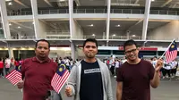 Pendukung Malaysia menghadiri upacara pembukaan Asian Games 2018. (Liputan6.com/Ahmad Fawwaz Usman)