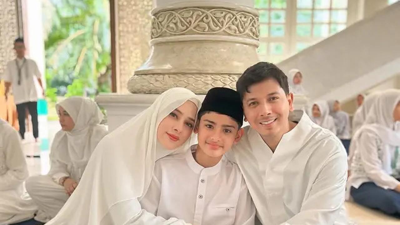 6 Potret King Faaz Wisuda Juz 28 Jelang Idul Adha, Fairuz dan Sonny Septian Bangga