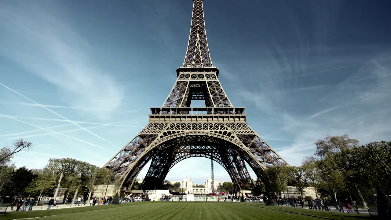 30-3-1889: Kisah Tragis di Balik Menara Eiffel