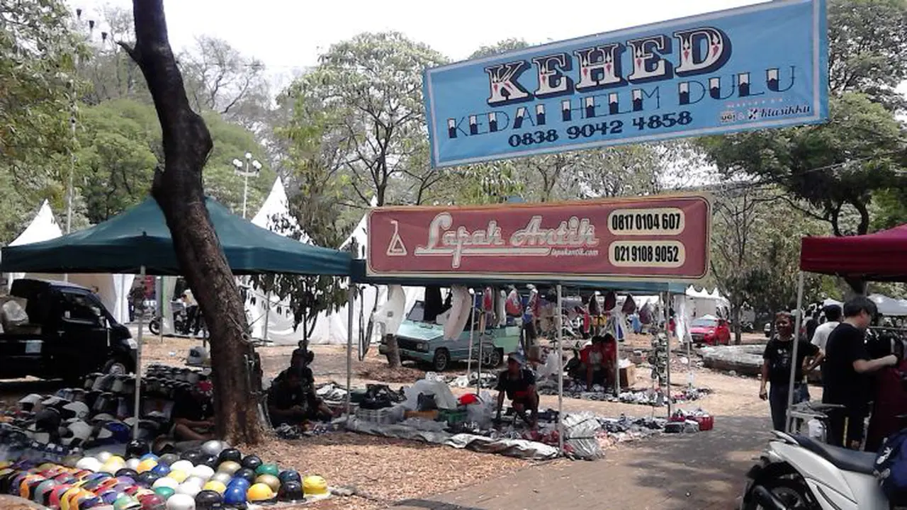 Lapak Aksesori dan Suku Cadang Motor Lawas Tumplek di Senayan