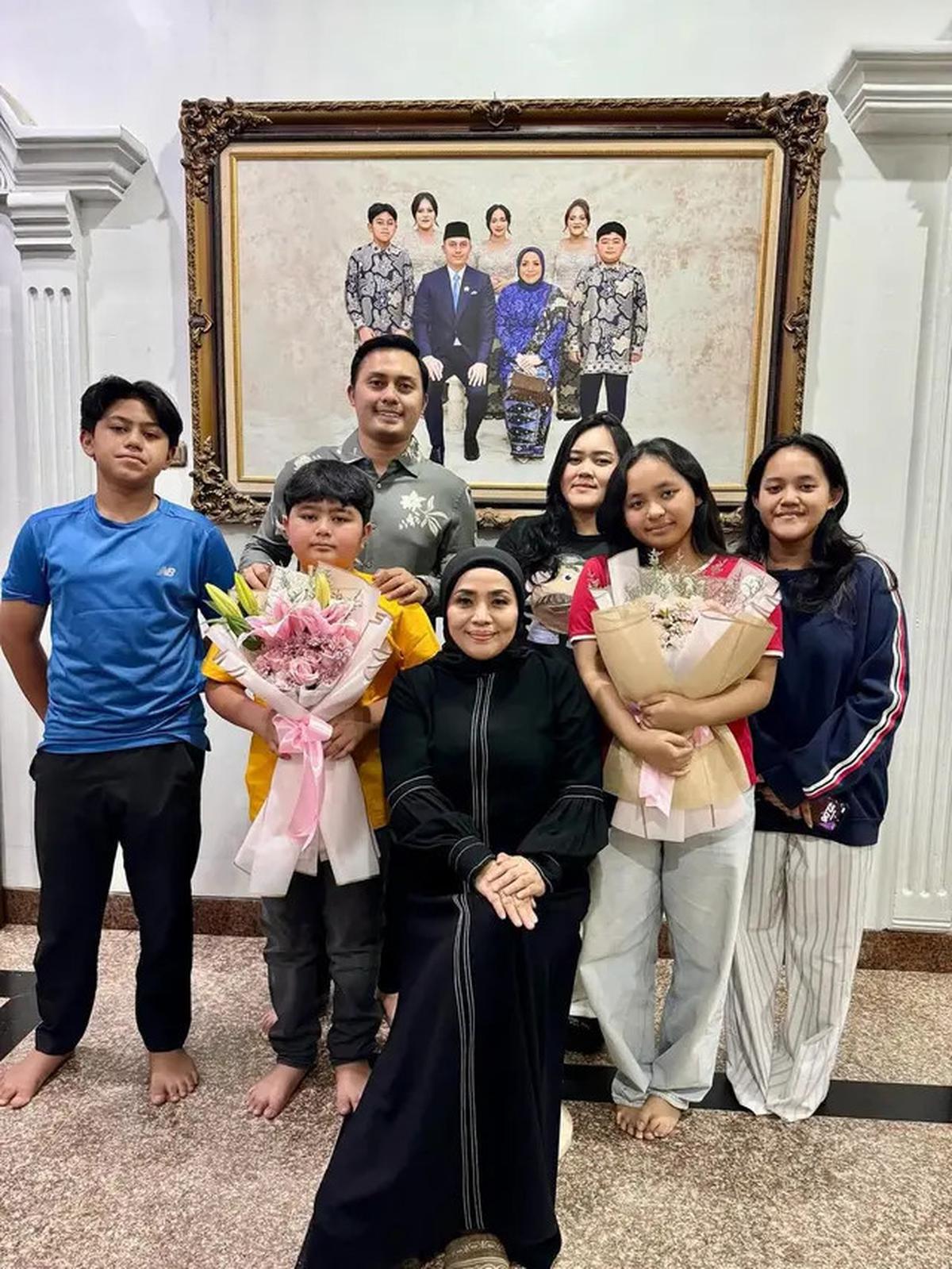 Bayi Tabung Belum Berhasil, Ini 8 Potret Kompak Muzdalifah dan Fadel Islami bareng 5 Anak