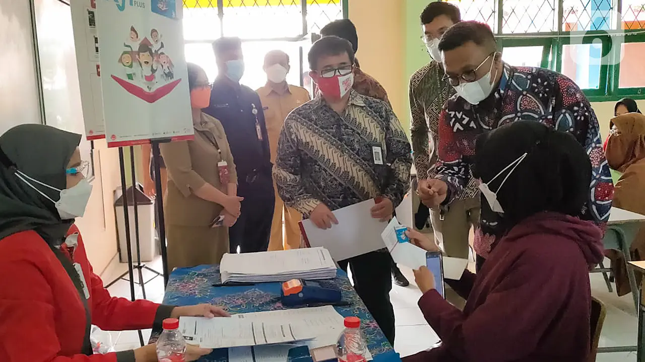 Gerakan Literasi Keuangan dan Vaksinasi untuk Pelajar