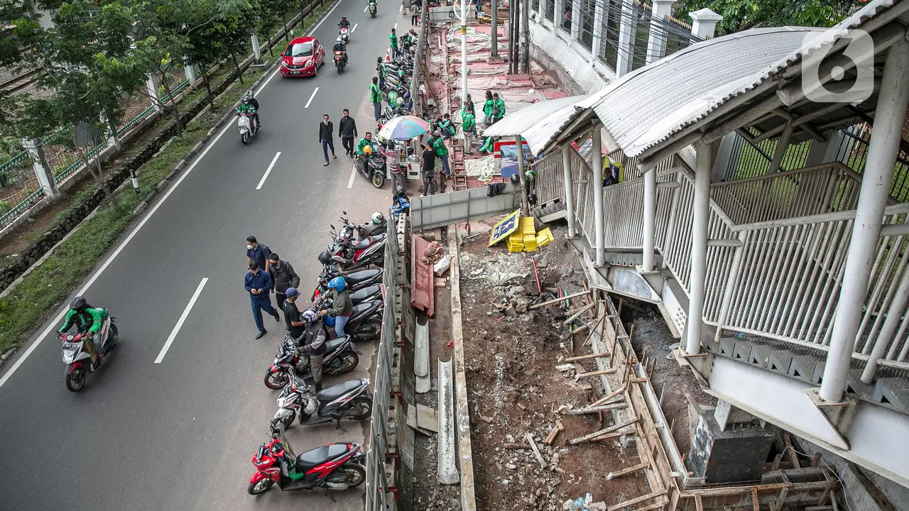FOTO: Memantau Proyek Penataan Kawasan Stasiun Palmerah