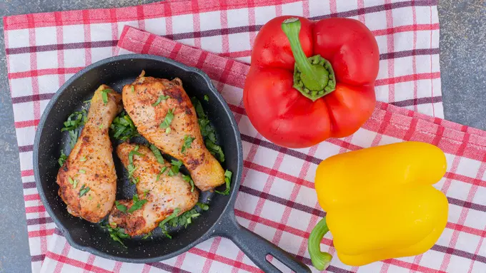 Ayam Panggang Paprika dengan Saus Yogurt Bawang Putih Dapat Menjadi Menu untuk Berbuka