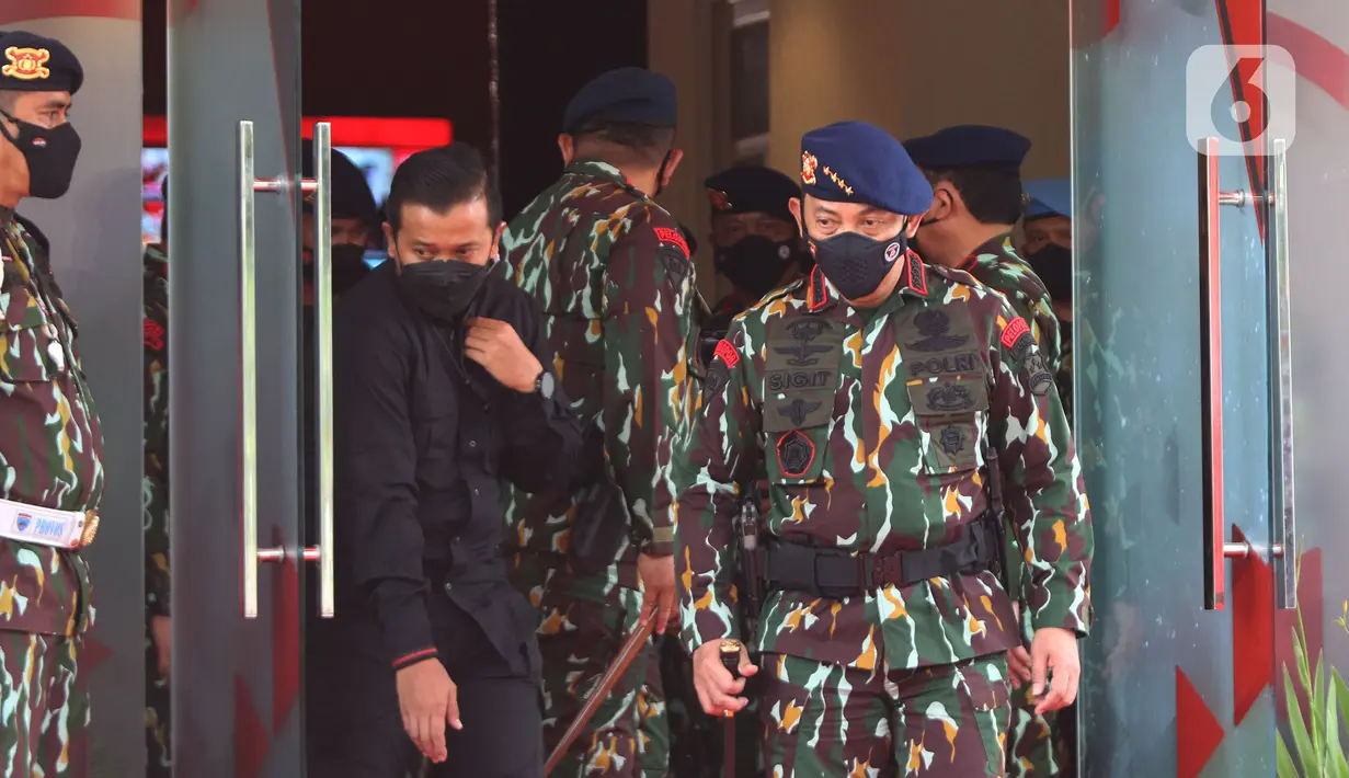 Kapolri Jenderal Pol Listyo Sigit Prabowo  saat menghadiri upacara peringatan HUT ke-76 Korps Brimob Polri di Mako Brimob, Kelapa Dua, Depok, Jawa Barat, Minggu (14/11/2021). Peringatan HUT ke-76 Korps Brimob tersbeut mengangkat tema "Terlatih, Tangguh, dan Responsif". (Liputan6.com/Herman Zakharia)