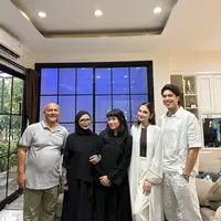 Intip gaya santun maskulin El Rumi lebaran di rumah Syifa Hadju (@sndihadju)