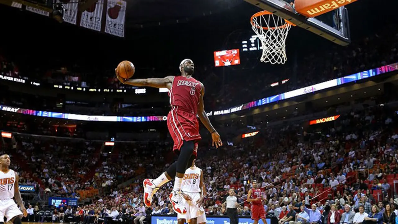 lebron-james-131126b.jpg