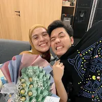 Saat menjadi bintang tamu podcast Ussy Andhika Official, Gina  tak menampik takut karma terjadi dalam rumah tangganya. "Gue sampai sekarang masih takut karma sih,"  kata Nycta Gina saat itu. [Instagram/missnyctagina]