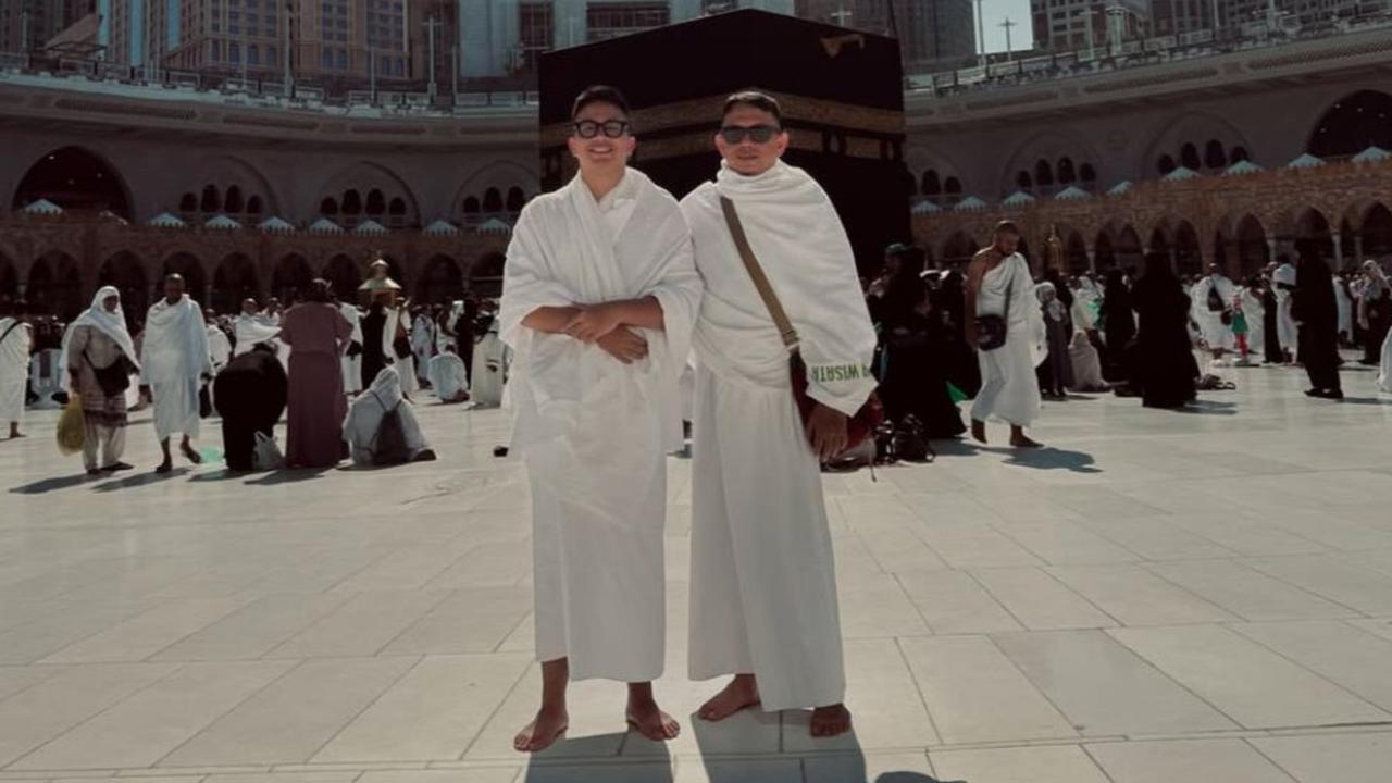 5 Potret Umay Shahab dan Iqbaal Ramadhan di Tanah Suci, Keakraban Banjir Pujian Netizen