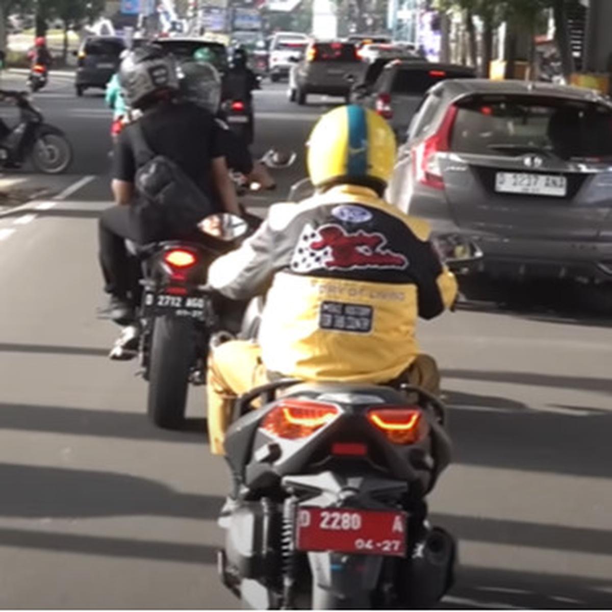 Biar Lebih Satset, Wagub Jabar Naik Motor Hari Pertama Ngantor Ikut Macet-macetan 'Langkah Kita Semoga Jadi Ibadah'