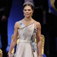 Bukti nyata elegansi yang tak lekang oleh waktu disampaikan lewat Ratu Swedia yang kenakan gaun sang ibu 30 tahun lalu.