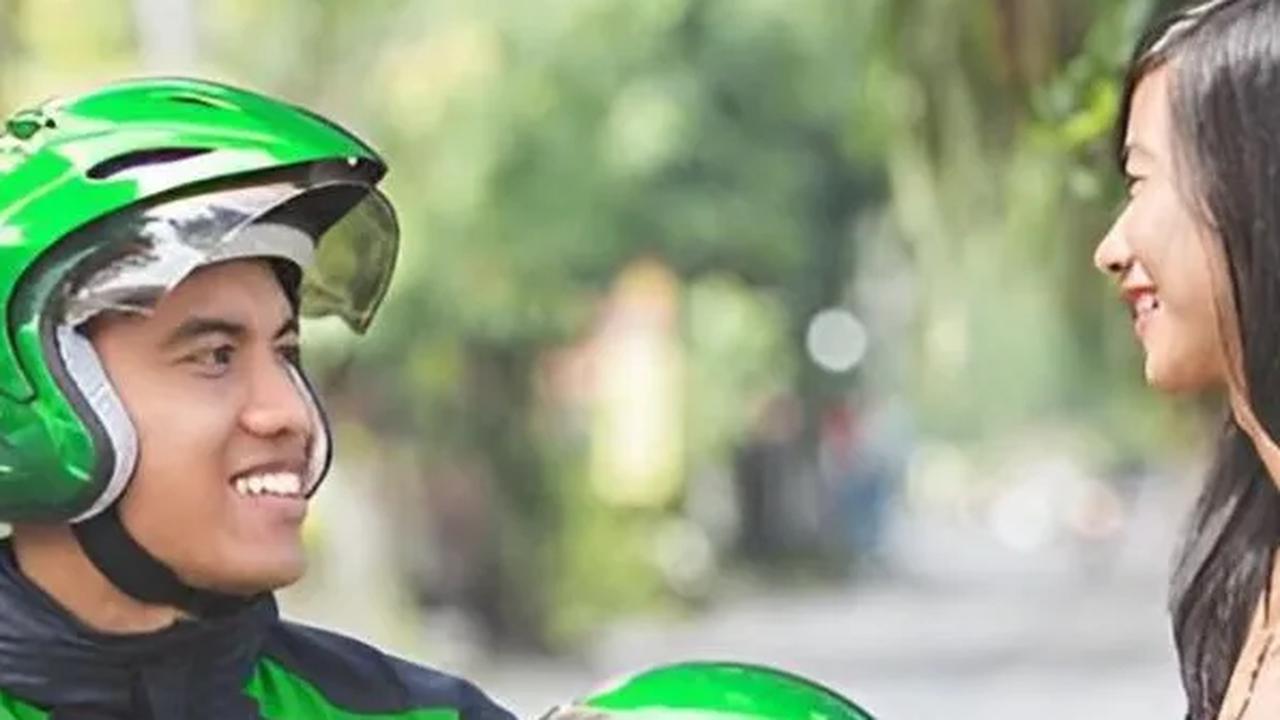 Sikap Mulia Driver Ojol ini Sampai Bikin Penumpang Menangis Sepanjang Jalan, Hatinya Sakit Banget Bak Ditampar
