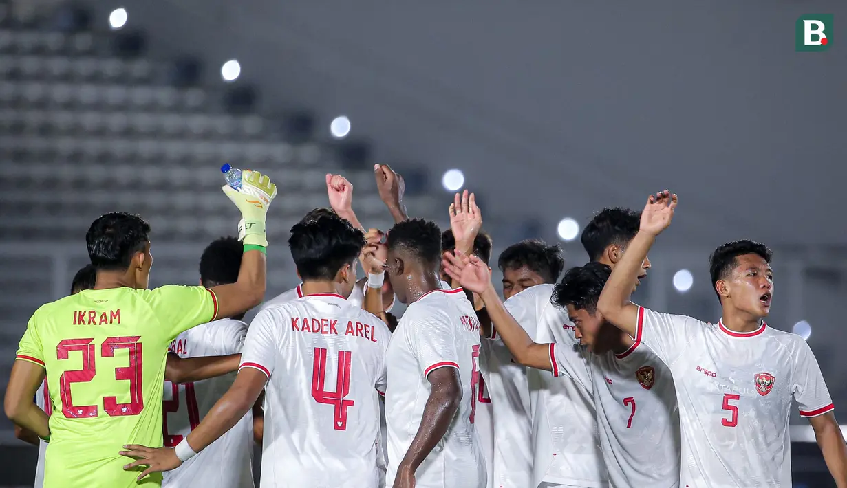 <p>Pemain Timnas Indonesia U-20 melakukan tos saat laga Grup F Kualifikasi Piala Asia U-20 2025 melawan Timor Leste di Stadion Madya, Senayan, Jakarta, Jumat (27/09/2024). (Bola.com/Bagaskara Lazuardi)</p>