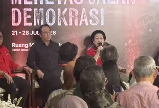 Presiden ke-5 RI Megawati Soekarnoputri saat berpidato dalam peringatan 30 tahun Peristiwa Kudatuli di Taman Ismail Marzuki, Cikini, Jakarta Pusat, Selasa (21/7/2026). (Liputan6.com/Ady Anugrahadi)