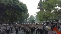 Polisi Bubarkan Demo Mahasiswa di Bandung dengan Tembakan Water Canon