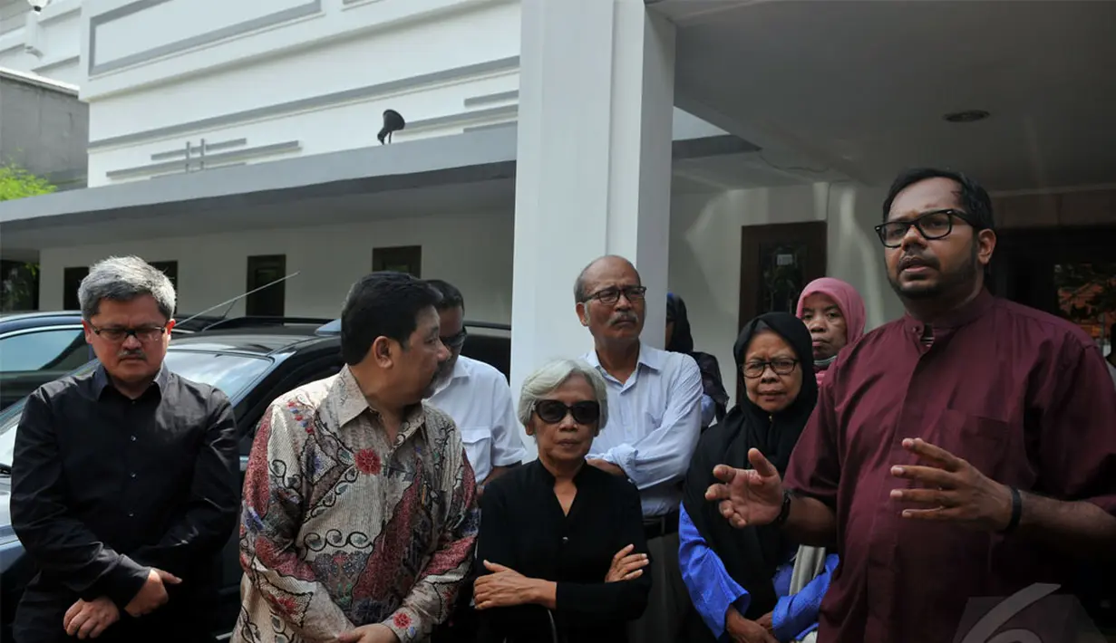 Mereka mendesak dokumen DKP tentang pemeriksaan Prabowo dibuka ke publik, untuk mengetahui apa isi pemeriksaan terhadap mantan Komandan Jenderal Kopassus itu, Jakarta, Senin (26/5/2014) (Liputan6.com/Johan Tallo)