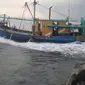 Kementerian Kelautan dan Perikanan (KKP) menangkap satu kapal pencuri ikan ilegal berbendera Malaysia, yang beroperasi di Wilayah Pengelolaan Perikanan Negara Republik Indonesia (WPPNRI) 571 Selat Malaka. (Liputan6.com/ Ajang Nurdin)