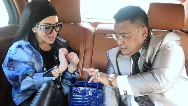 [Bintang] Hotman Paris dan Syahrini