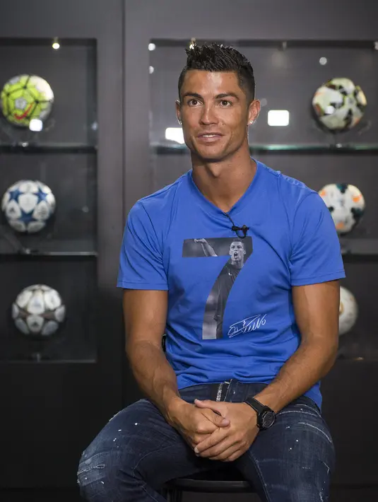 Apakah Ronaldo menambatkan hatinya untuk Cassandre Davis untuk menjadi pendamping hidupnya kelak?. (AFP/Bintang.com)