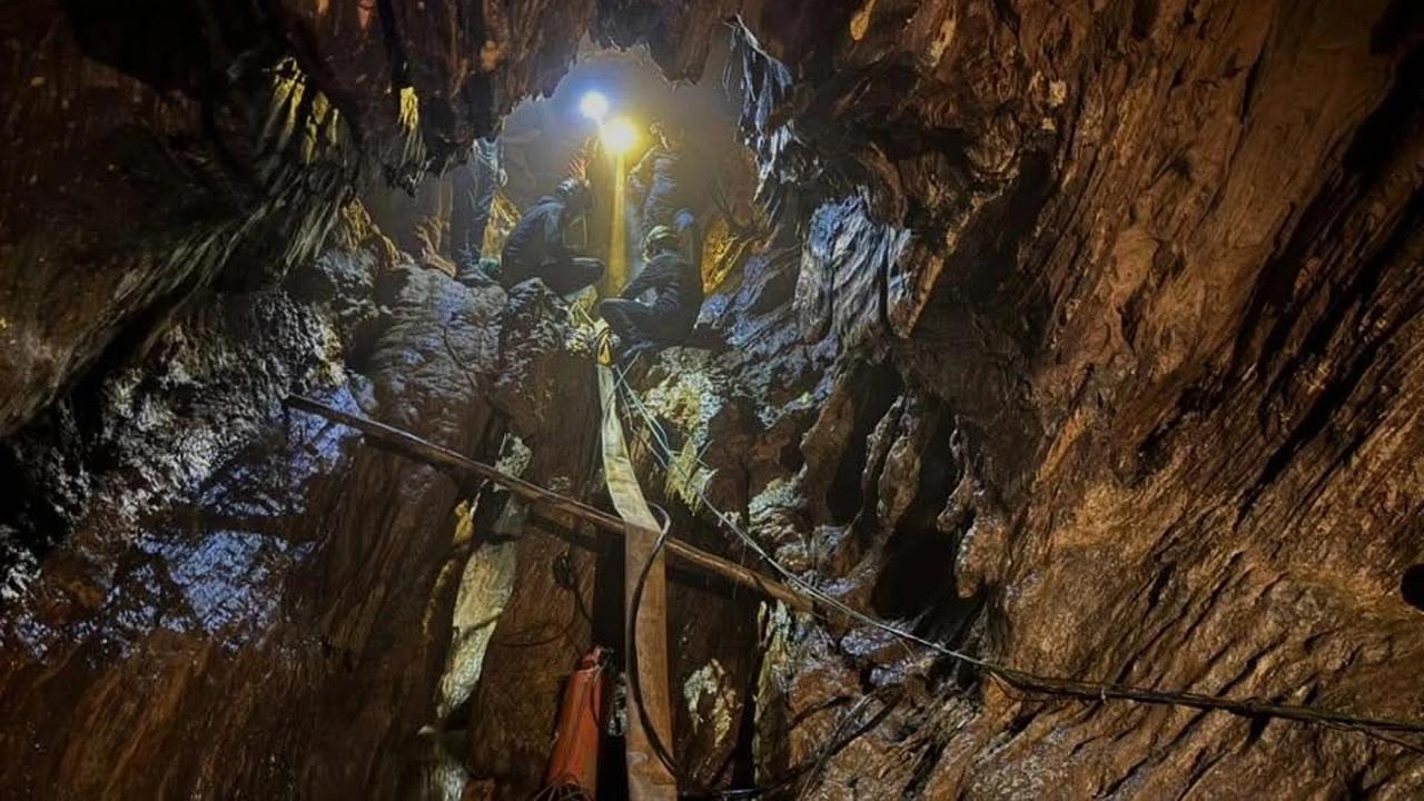 FOTO: Bertahan 10 Hari di Gua Terendam,  Empat Pria Laos Berhasil Dievakuasi