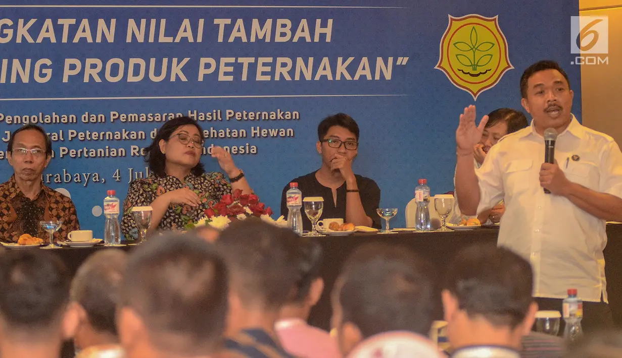 Kepala BPOM Surabaya I made Bagus saat diskusi Indo livestock Expo & Forum 2019 dengan tema "Peningkatan Nilai Tambah dan Daya Saing Produk Peternakan" di Surabaya, Jawa Timur, Kamis (4/7/2019). Pameran yang digelar PT. Napindo dan Kementerian Pertanian diikuti 250 peserta. (Liputan6.com/HO/Iwan)