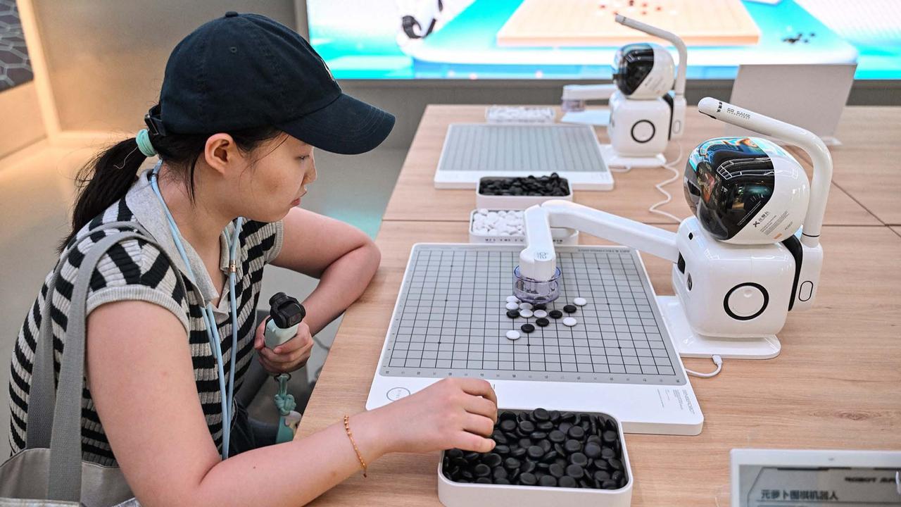 FOTO: Begini Penampakan Robot Mall Pertama Dunia di Beijing
